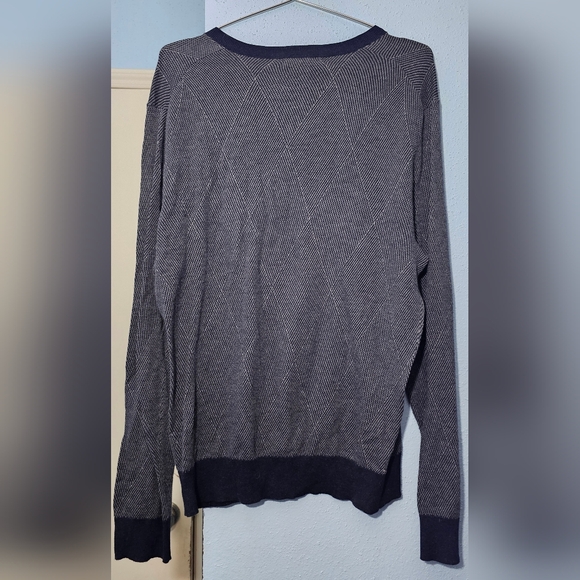 Banana Republic Factory - Lightweight Long-Sleeved Men's Sweater - Medium - Picture 2 of 6